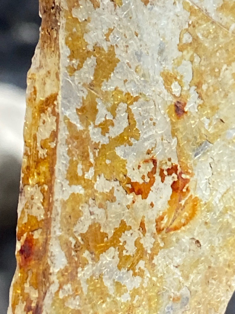Natural diamond in rough or heavily included/fractured state - Rough crystal fragment / Uncut