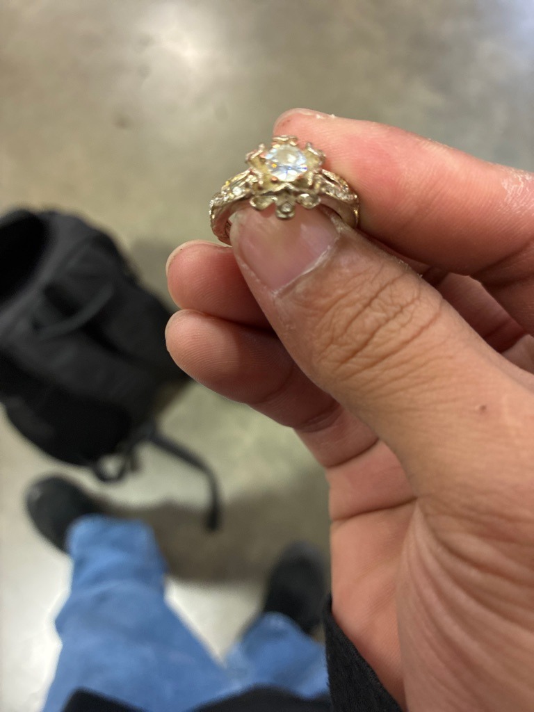 Natural Diamond (Assessed visually in a multi-stone vintage ring setting) - Round Brilliant