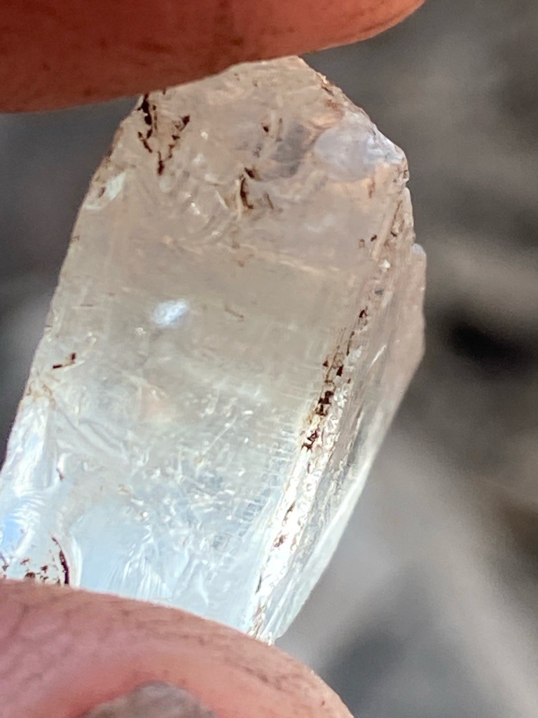 Natural rough diamond crystal - Rough crystal / Irregular octahedral or prismatic form