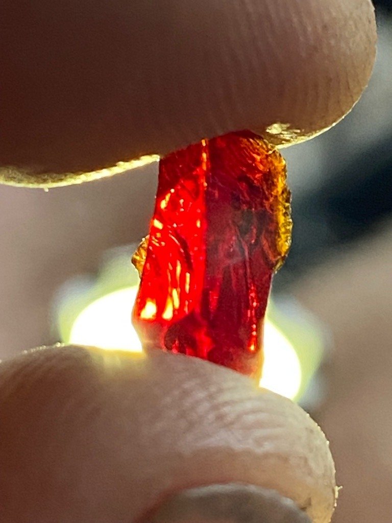 Natural Fancy Colored Diamond (Chameleon or Irradiated Red/Brown Diamond crystal rough) - Raw crystal / Rough elongated form