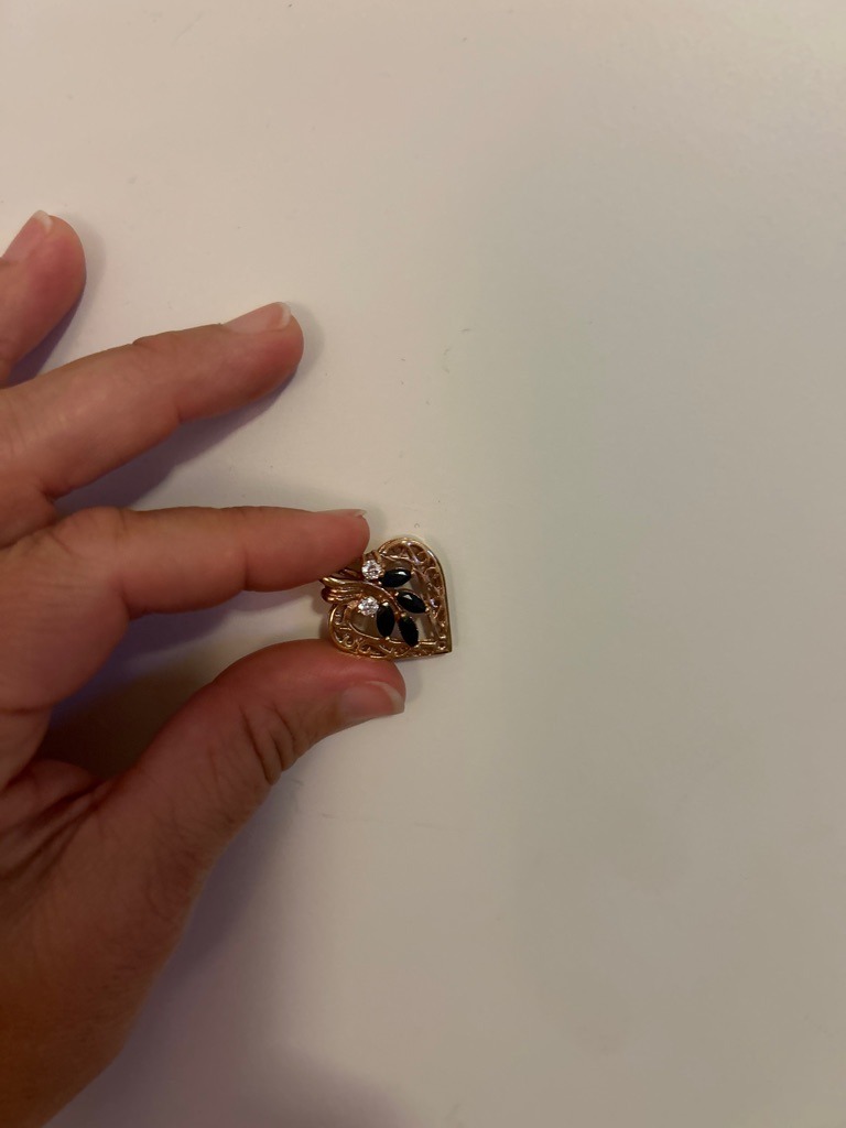 Natural Diamond (accent stones in a multi-gem piece) - Round Brilliant