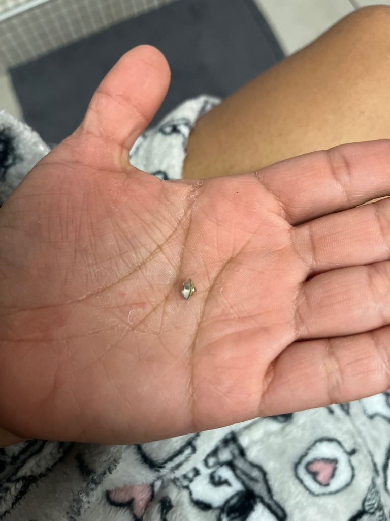 Moissanite or Cubic Zirconia (Suspected) - Round Brilliant