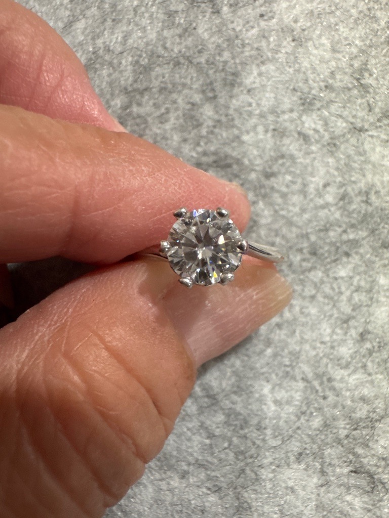 Natural Diamond (Presumed) - Round Brilliant