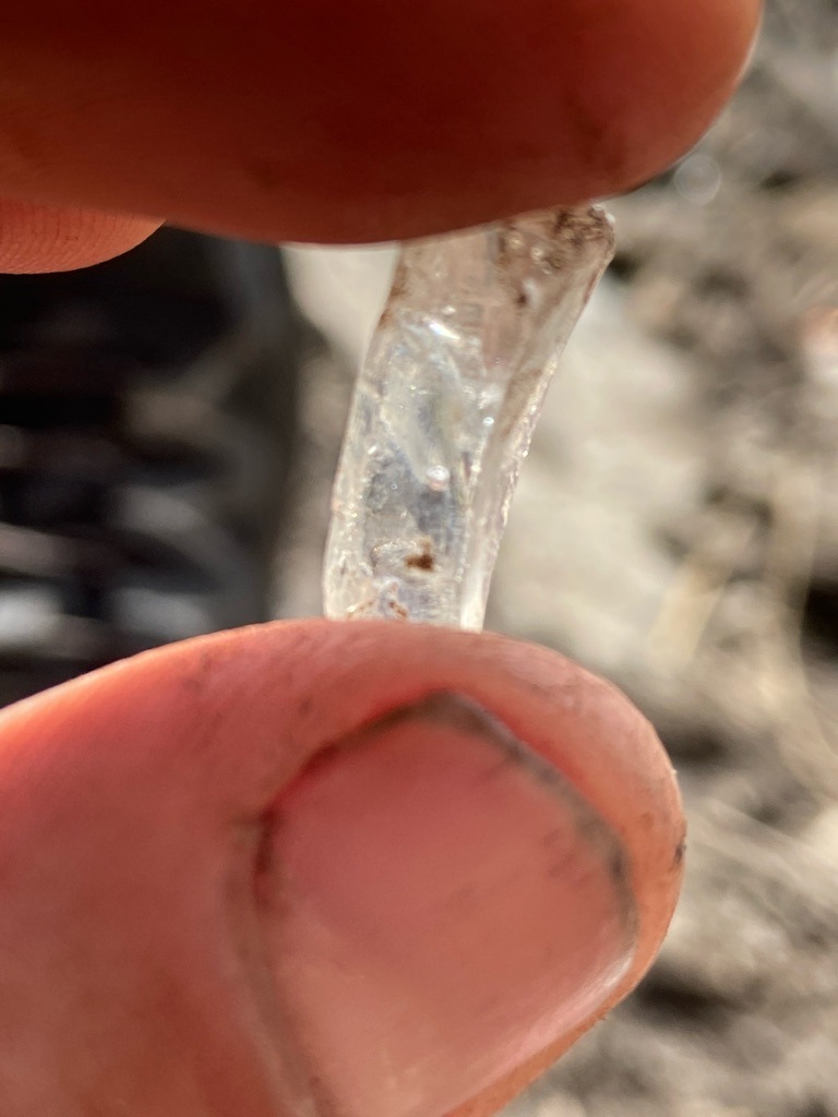 Natural rough crystal - Rough elongated crystal / Raw octahedral fragment