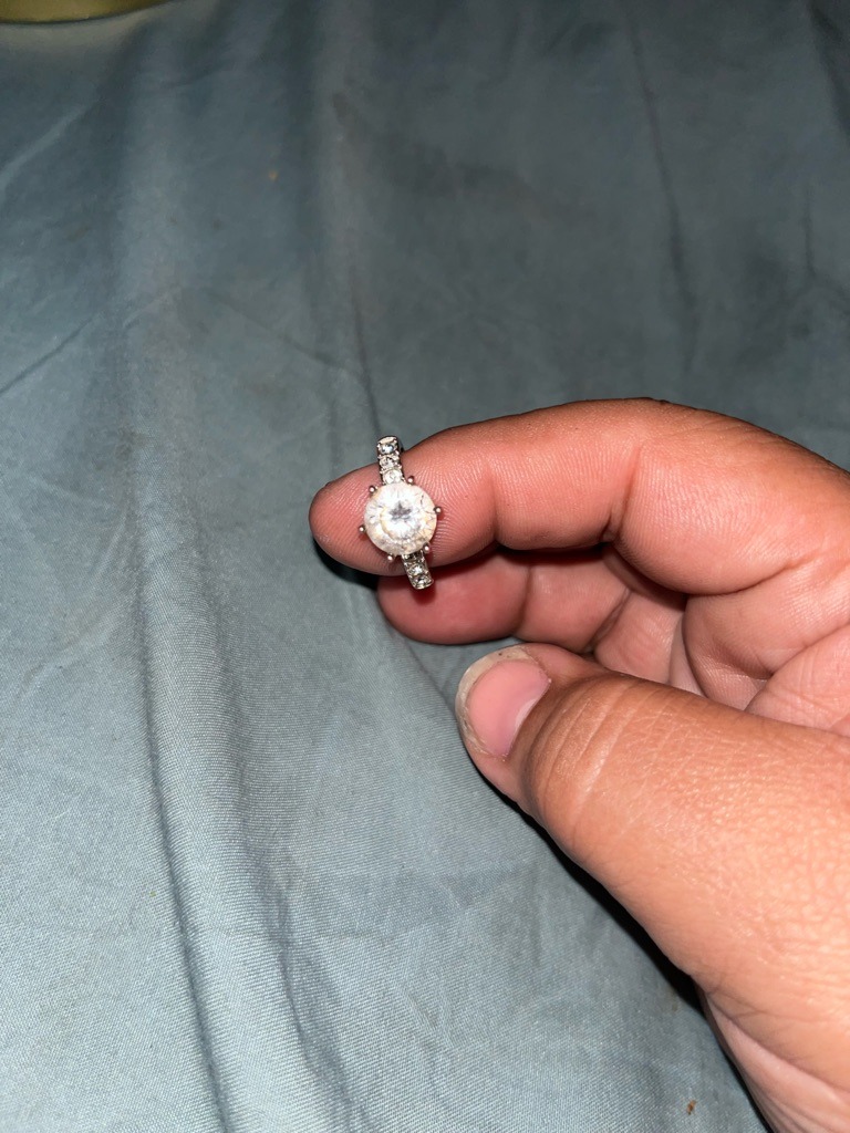 Probable Simulant (Cubic Zirconia or Moissanite) - Round Brilliant