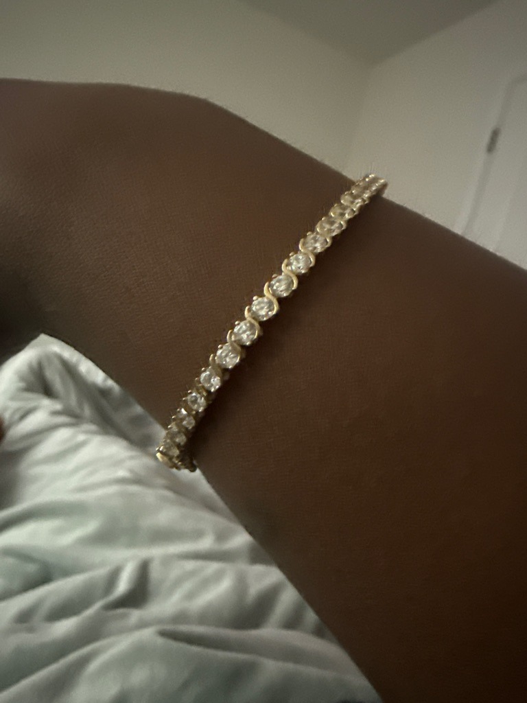 Natural Diamond (Assessed from tennis bracelet setting) - Round Brilliant