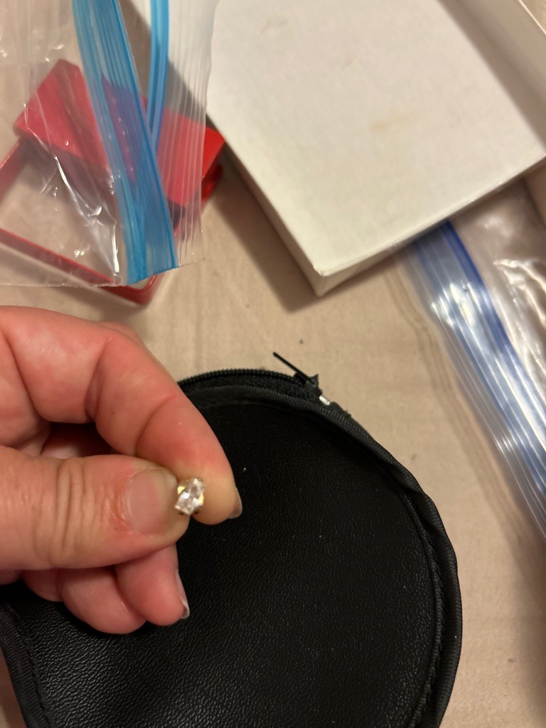 Natural Diamond (Assumed based on typical jewelry, though testing required for final verification) - Marquise or Emerald Cut (appears to be a fancy elongated cut, likely marquise)