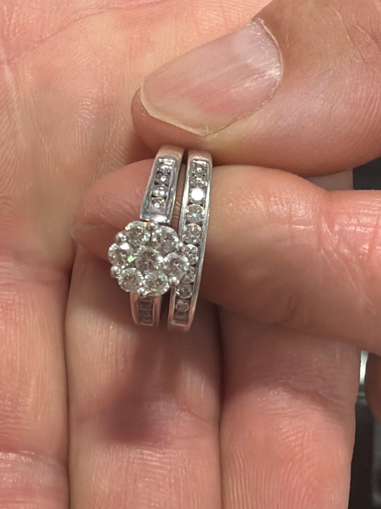 Natural diamond cluster setting - Round Brilliant (cluster arrangement creating a floral or composite cluster effect)
