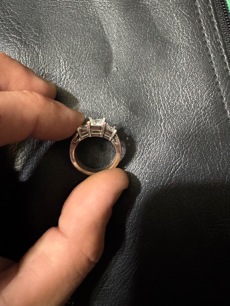 Natural diamond - Princess cut center stone with side stones