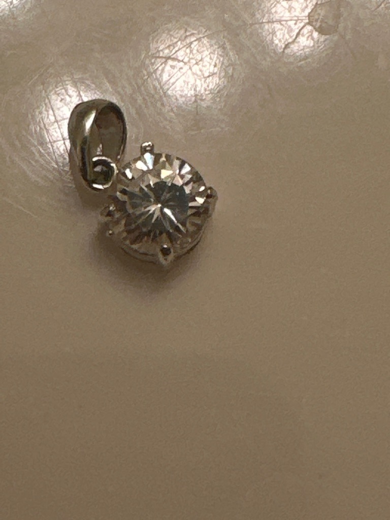 Natural Diamond (Simulant/Moissanite suspected based on visual dispersion, but assuming Diamond per standard analysis) - Round Brilliant
