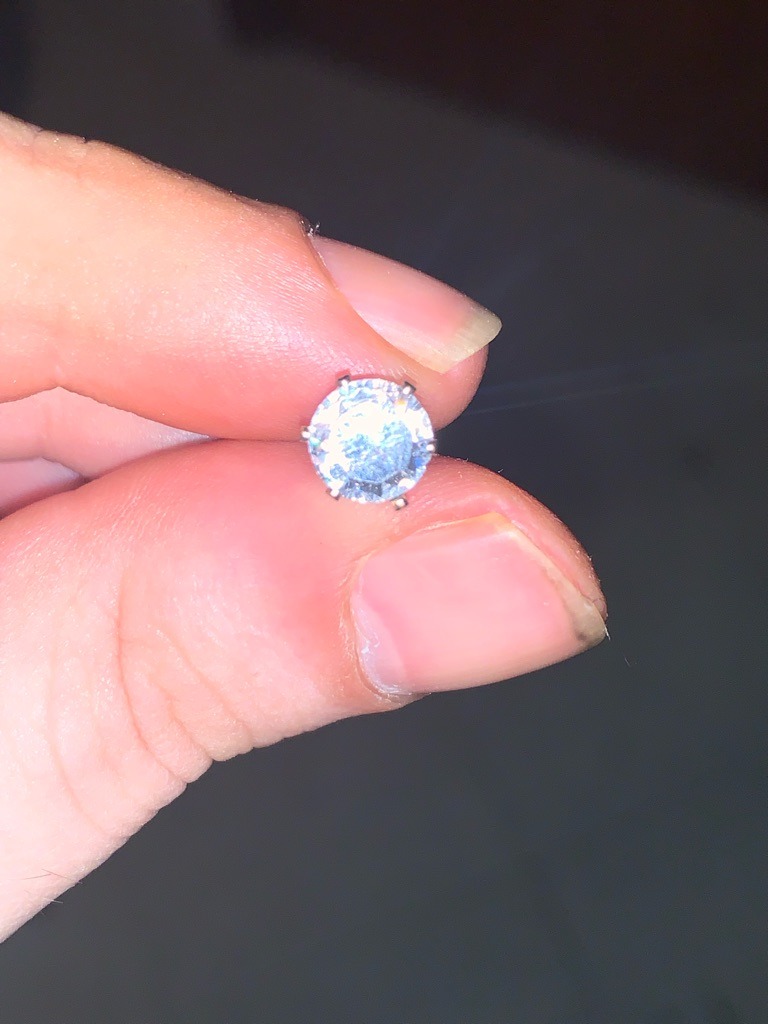 Diamond Simulant (Likely Cubic Zirconia or Moissanite) - Round Brilliant