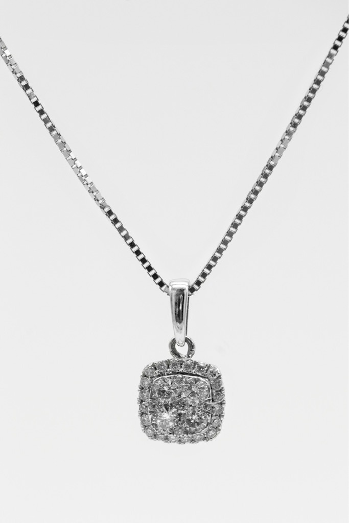 Natural Diamonds (Composite/Cluster) - Cushion Halo Cluster (Round Brilliant components)