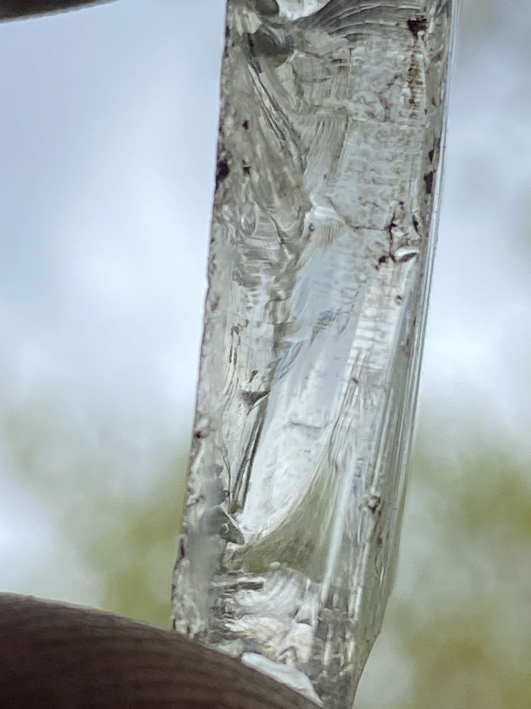 Common Quartz or Slag Glass (Non-Diamond) - Rough / Elongated Columnar