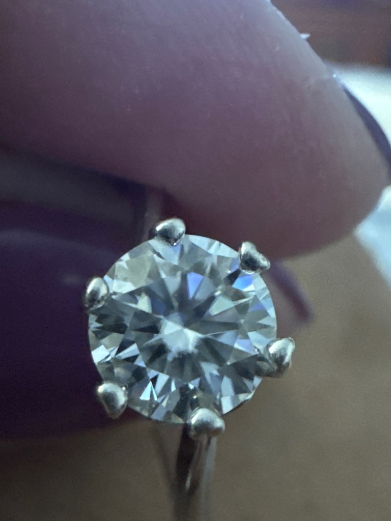 Natural diamond - Round Brilliant
