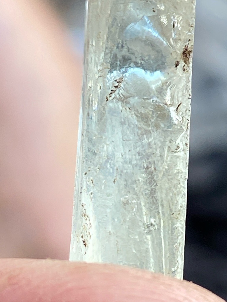 Natural rough crystal - Rough elongated crystal (uncut octahedral or elongated prismatic habit)