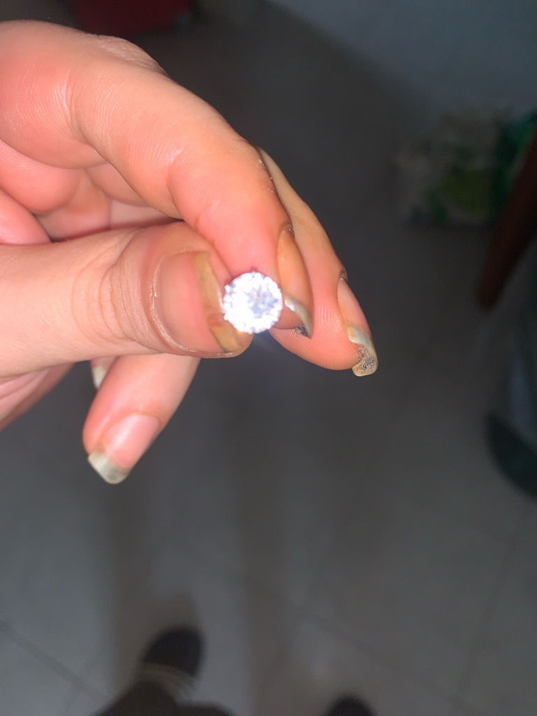 Likely Cubic Zirconia (CZ) or similar diamond simulant - Round Brilliant