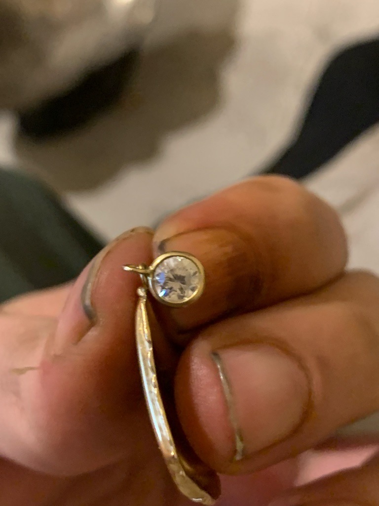 Probable Simulant (Cubic Zirconia or Moissanite) - Round Brilliant