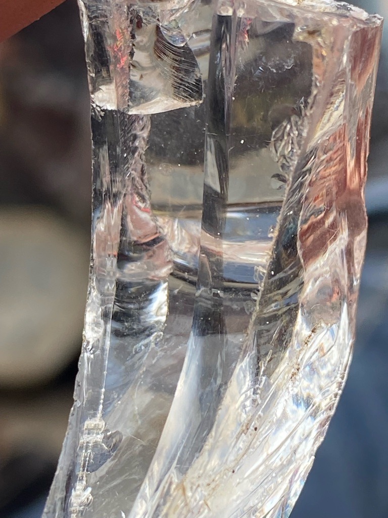 Non-Gemstone (Likely Glass or Quartz) - Rough / Uncut fragment