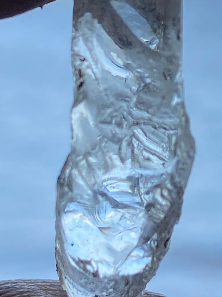 Natural rough diamond crystal - Uncut rough / crystal form (elongated octahedron / irregular rough)