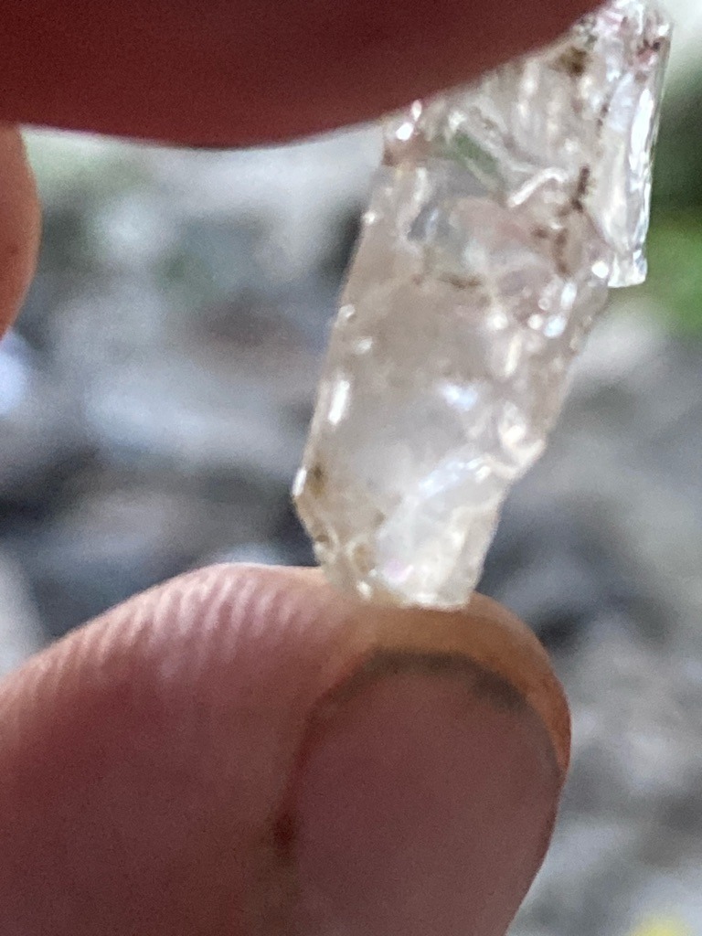 Natural rough diamond - Rough crystal / Irregular elongated shape