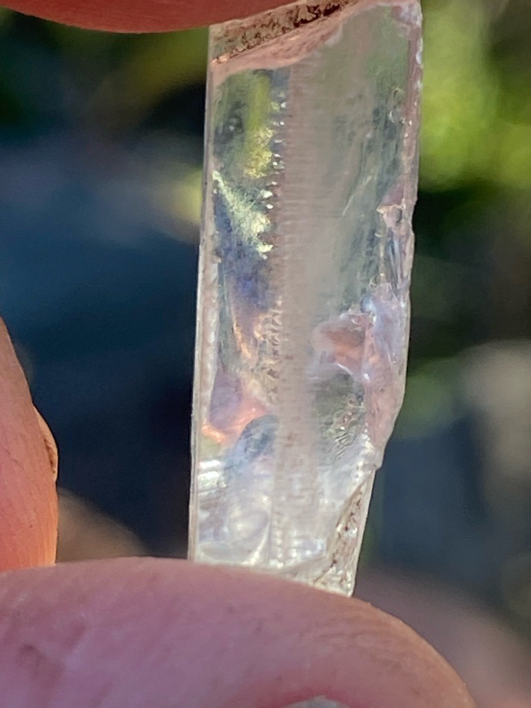 Natural rough crystal / Uncut diamond - Rough elongated crystal (octahedral/dodecahedral habit altered by natural growth)