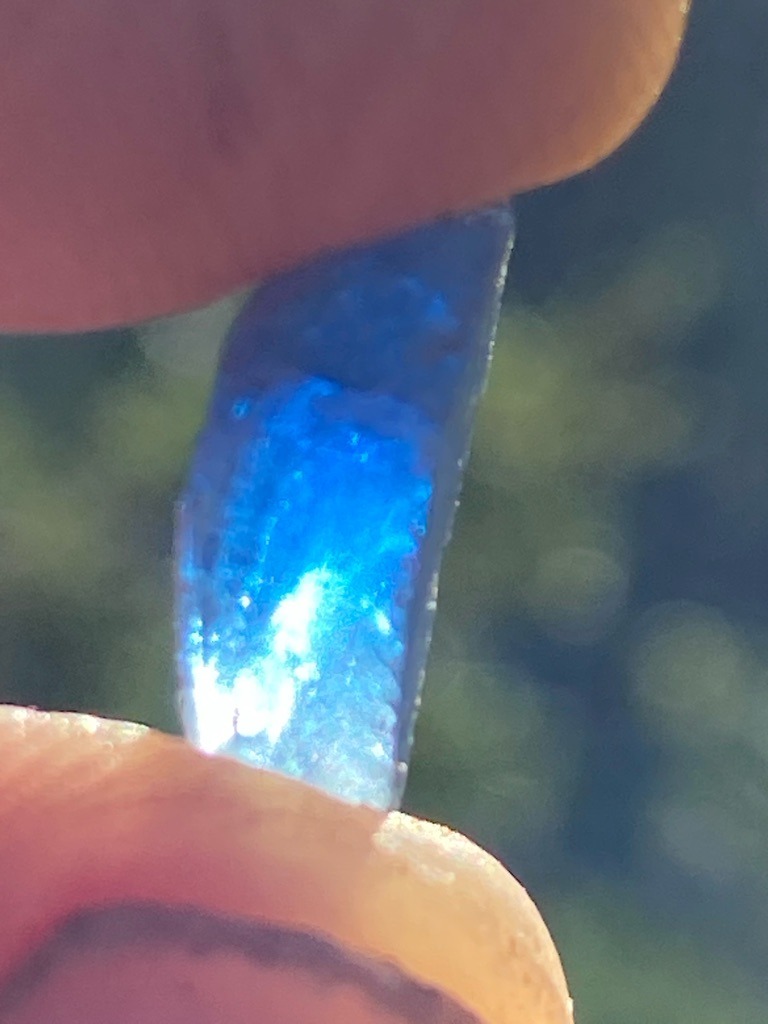 Natural diamond (rough crystal) - Rough elongated crystal (octahedral/macdle habit fragment)