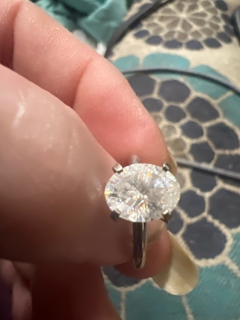 Natural Diamond (visual assessment) - Oval Brilliant