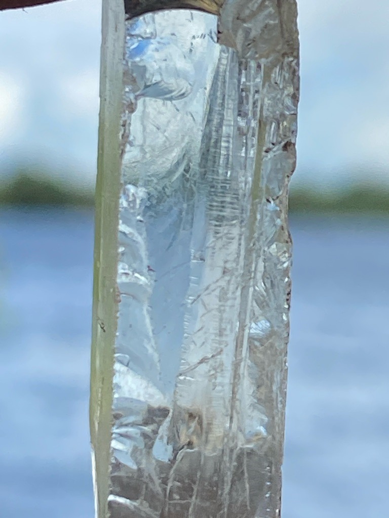 Natural diamond crystal (rough / unpolished) - Rough crystal / elongated octahedral or distorted fragment