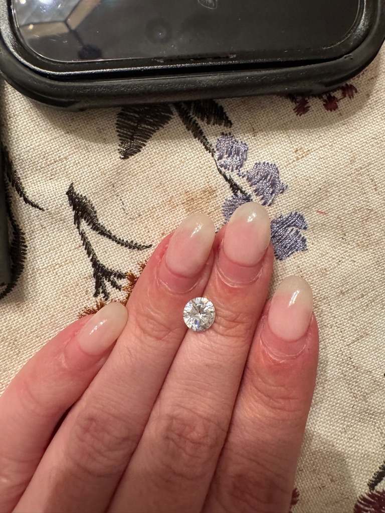 Natural Diamond (Presumed based on appearance, though lab-grown cannot be ruled out without spectroscopic testing) - Round Brilliant