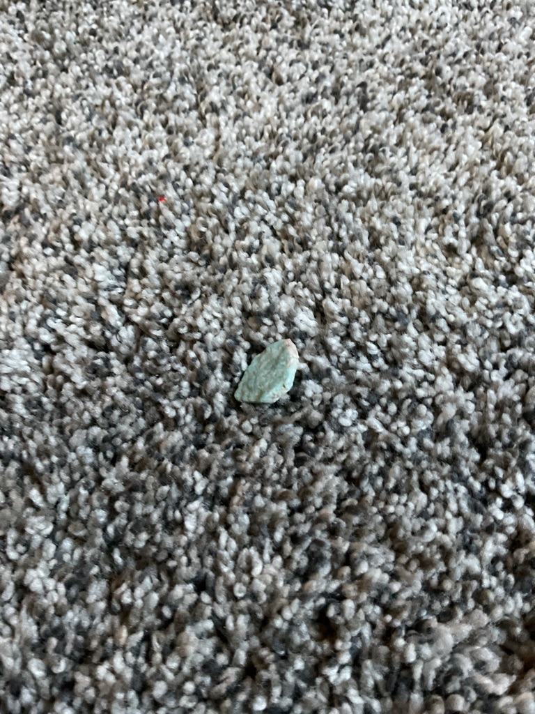 Non-diamond/Mineral fragment - Irregular/Rough