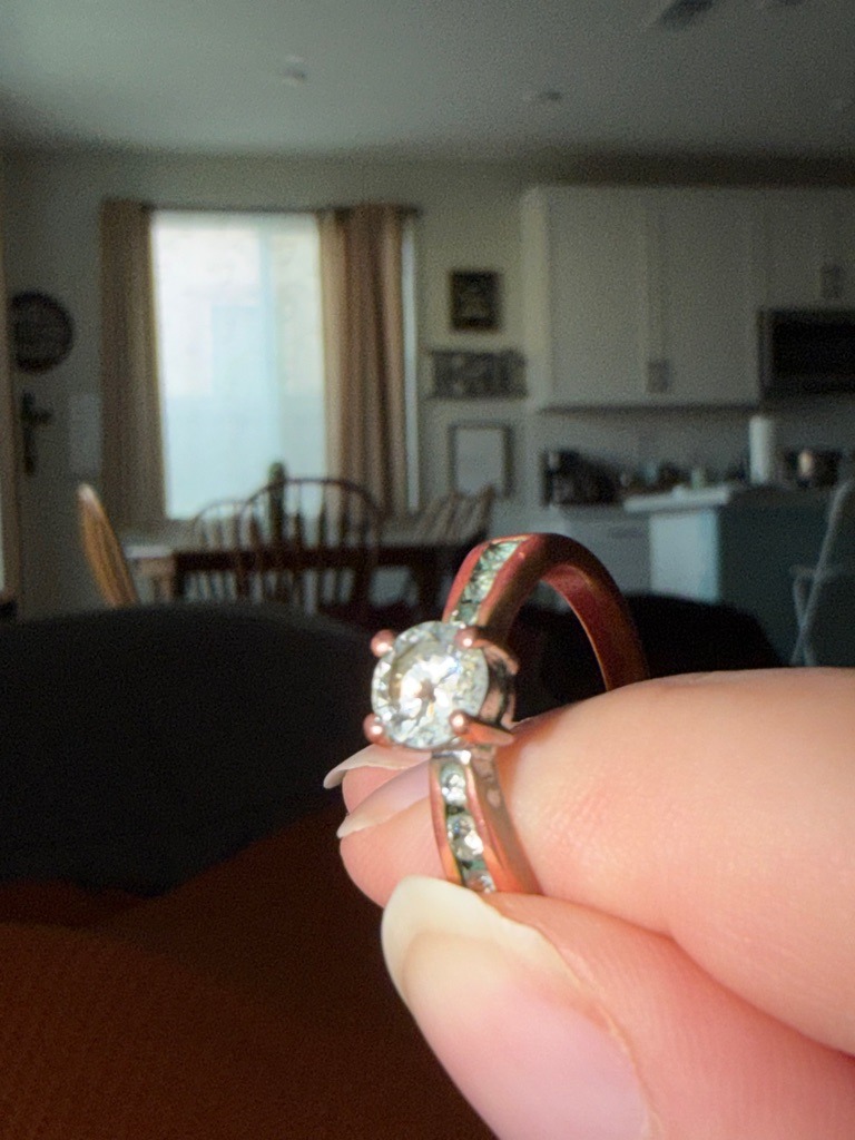 Natural Diamond (Assumed based on appearance) - Round Brilliant