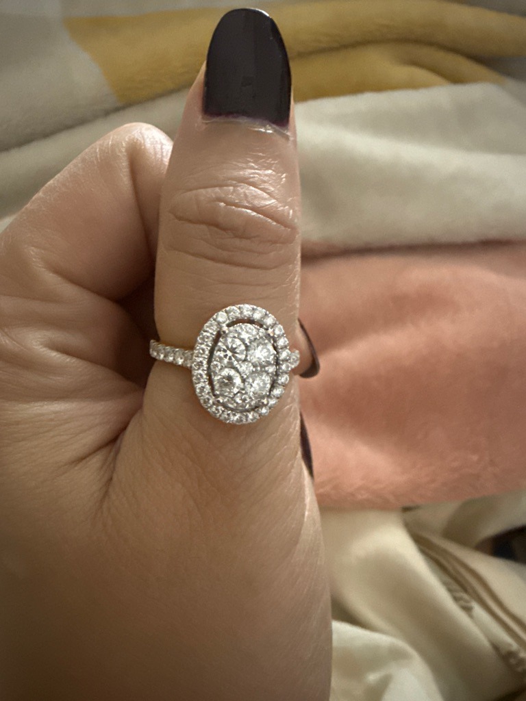 Natural Diamonds (Composite/Cluster) - Oval Cluster (composed of multiple Round Brilliant cuts)