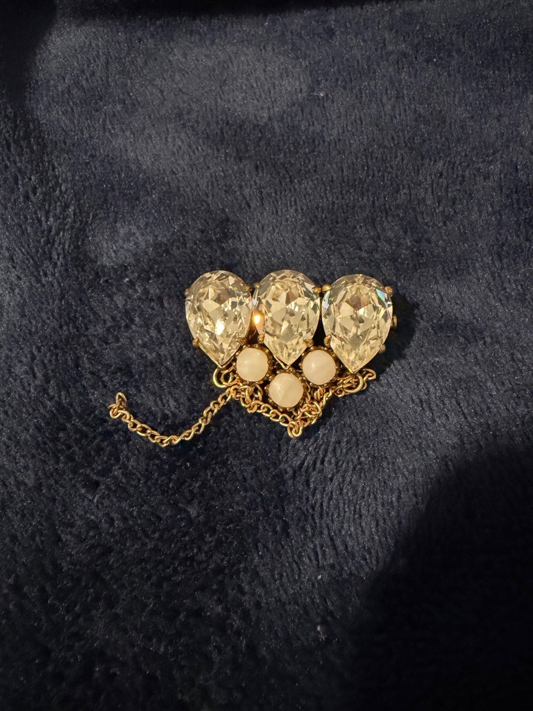 Cubic Zirconia or Crystal Glass (Imitation/Fashion Jewelry) - Pear / Teardrop