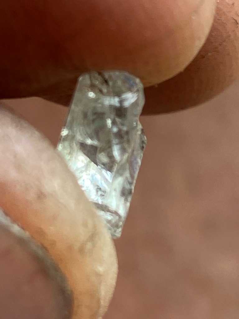 Natural rough diamond crystal - Rough crystal / Irregular elongated shape
