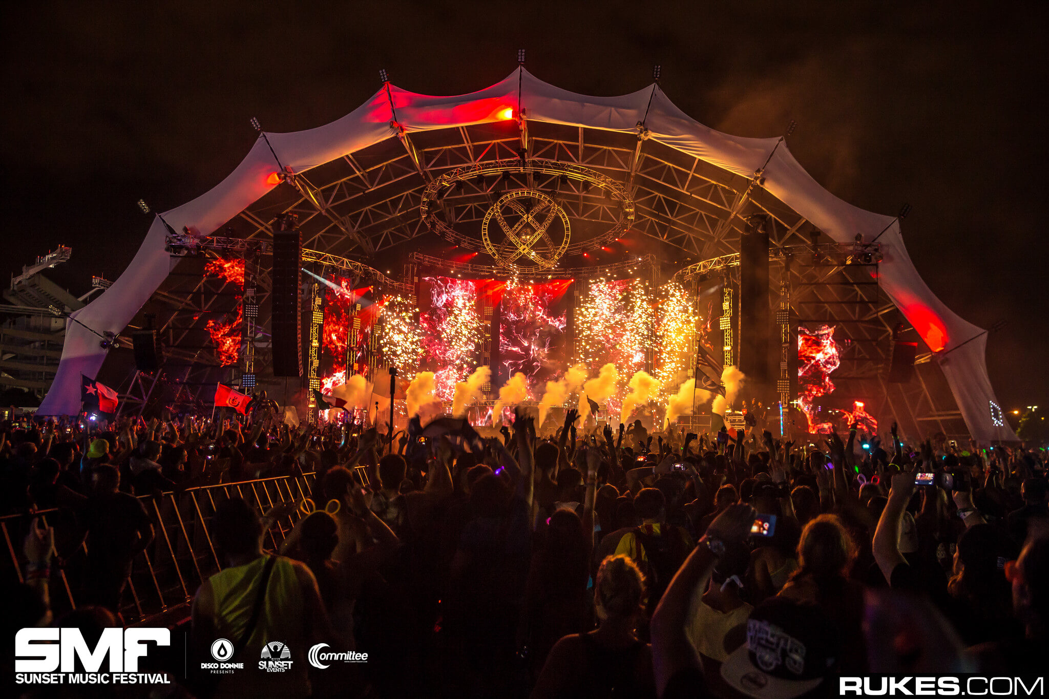 Main stage at Sunset Music Festival 2015. Photo by Rukes.