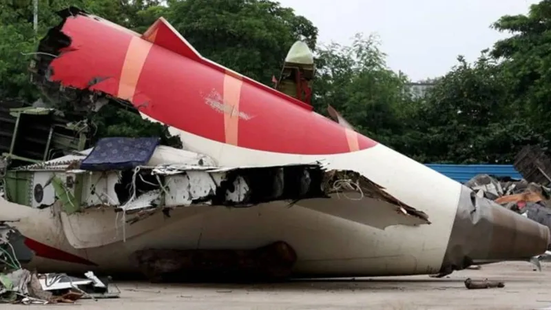 AI-171 Crash Report: Pilots ne WSJ, Reuters ko Maara Notice!