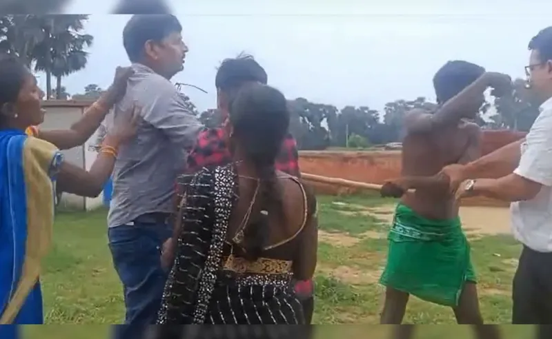 Bihar: Bachche ko maara, toh Teacher ki pitai!
