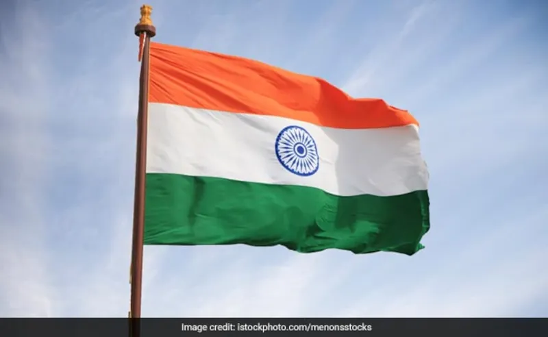Tirange Ka Apmaan! Bhopal Mein Kachre Mein Jalaye Gaye Flags