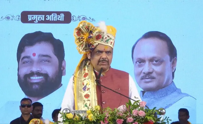 Fadnavis ka Thackeray par Vaar: ‘Bal Thackeray De Rahe Honge Ashirwad!’