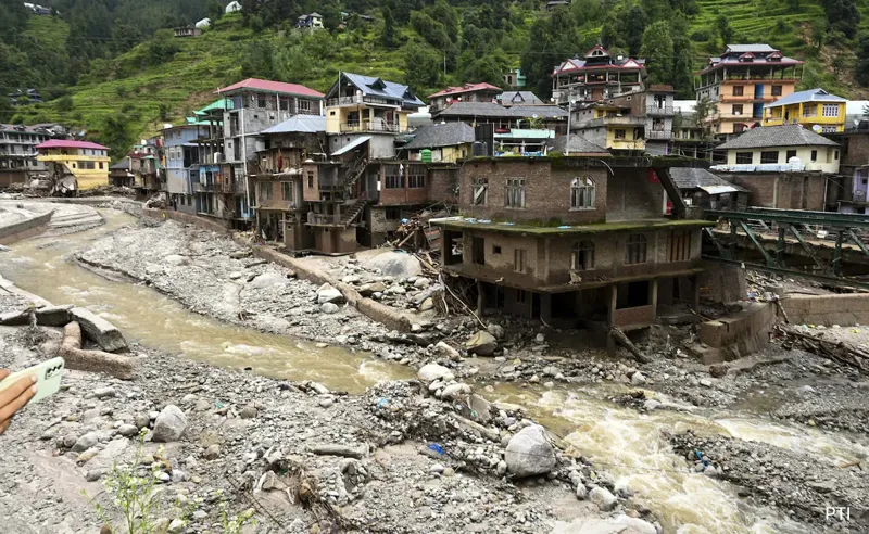 Himachal Mein Kudrat Ka Kehar: Bank Bhi Doob Gaye, Kya Hoga Ab?