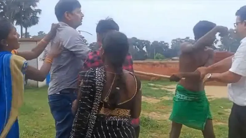 Gaya mein Hungama: Teacher ko Peeta, Parents ka Gussa!