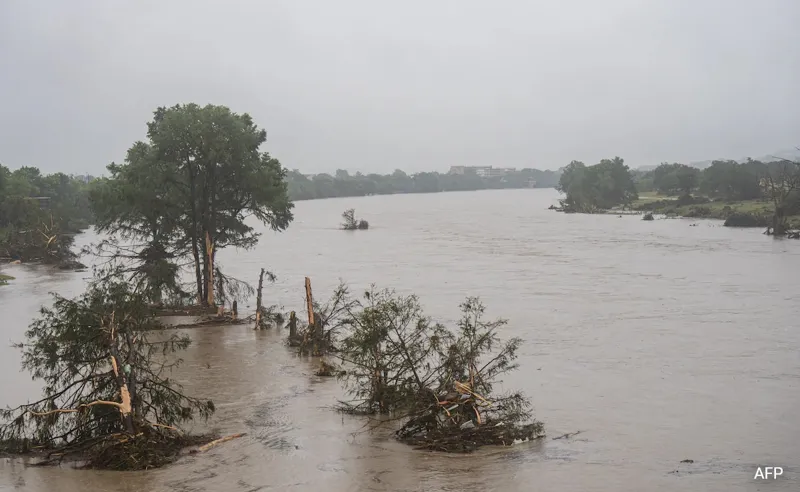 Texas mein Baarish ka Kehar! Camps Doobe, Holiday Hua Kharab