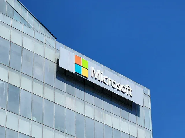 Microsoft Ne Pakistan Mein Band Kiya Office: Kya Hai Wajah?