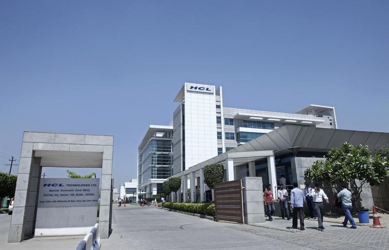 HCL net up 21% in Q4; projects flat growth in FY18 HCL net up 21% in Q4; projects flat growth in FY18