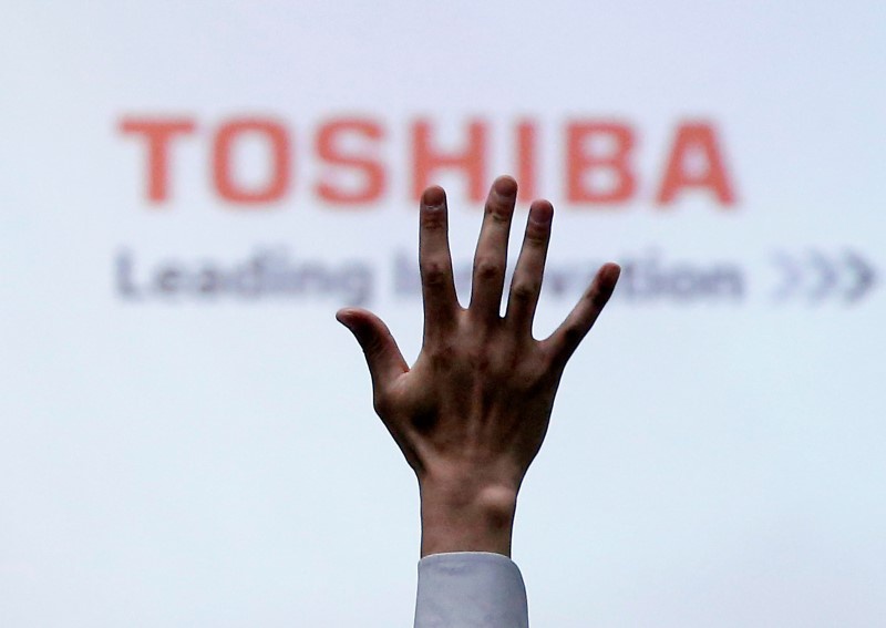 Toshiba may miss deadline to seal deal on chip unit sale Toshiba may miss deadline to seal deal on chip unit sale