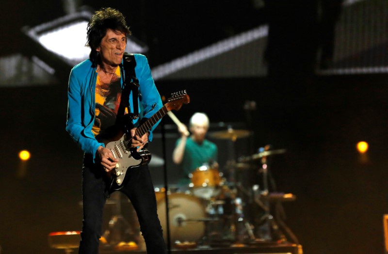 Stones star Ronnie Wood thanks lung lesion medics