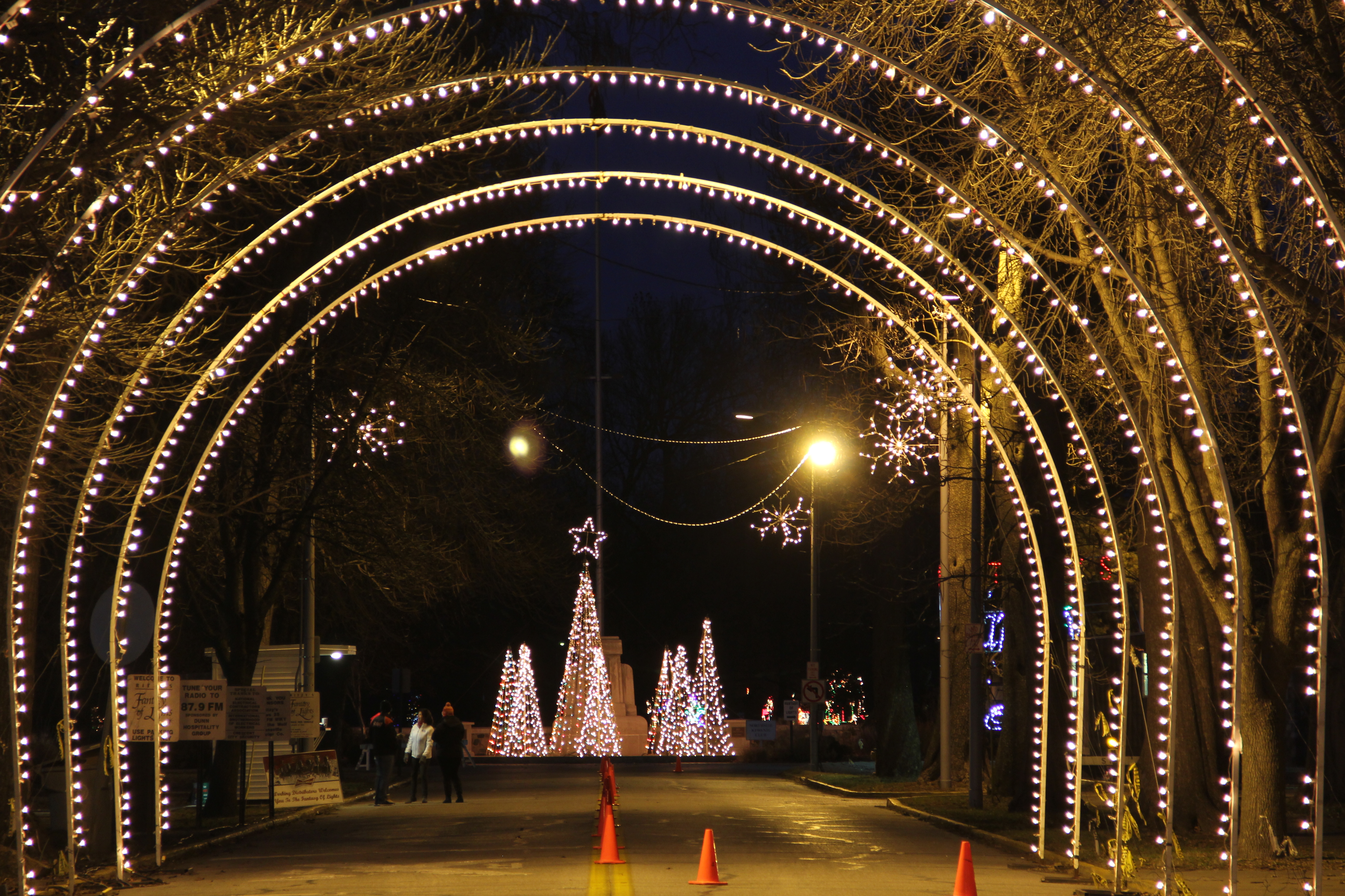 Ritzy's Fantasy of Lights 104.1 WIKY Adult Contemporary Radio