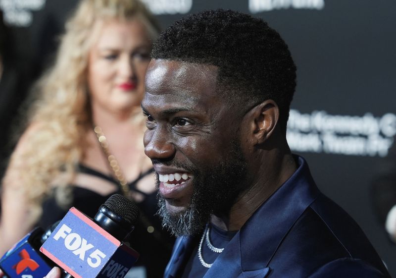 Comedian Kevin Hart honored with Kennedy Center's Mark Twain Prize for  humor | The Mighty 790 KFGO | KFGO