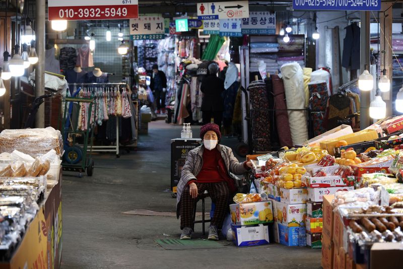 South Korea prepares financial support for small businesses, builders