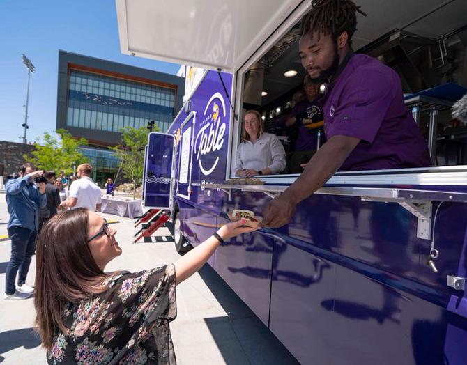 Minnesota Vikings Foundation launches food truck for healthy meals